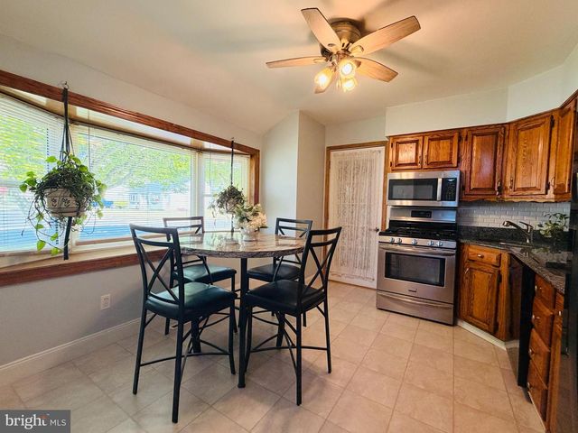 6 LYNCH FARM DR, Newark, DE 19713