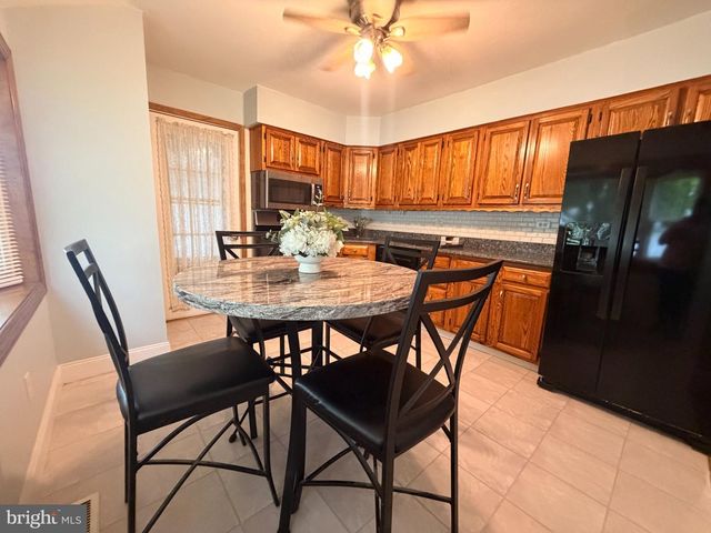 6 LYNCH FARM DR, Newark, DE 19713