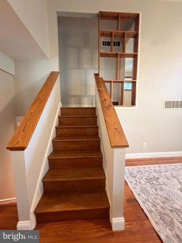 6 LYNCH FARM DR, Newark, DE 19713