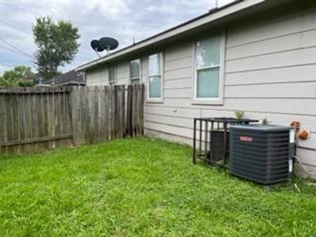 10133 Teneha Drive A, Houston, TX 77033