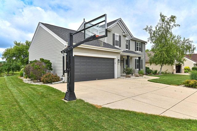 3744 Stillwater CIRCLE, Waukesha, WI 53189