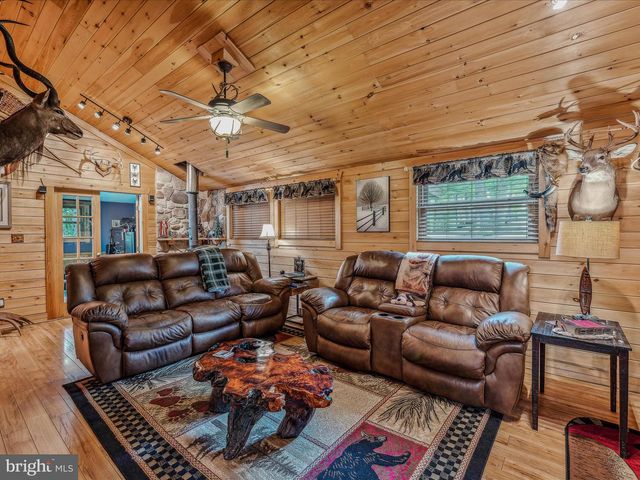 237 REDBUD LN, Hedgesville, WV 25427
