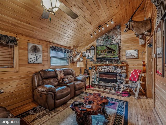 237 REDBUD LN, Hedgesville, WV 25427