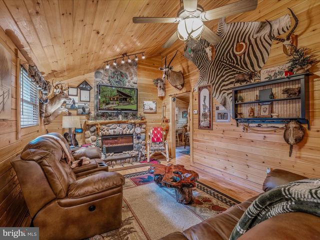 237 REDBUD LN, Hedgesville, WV 25427
