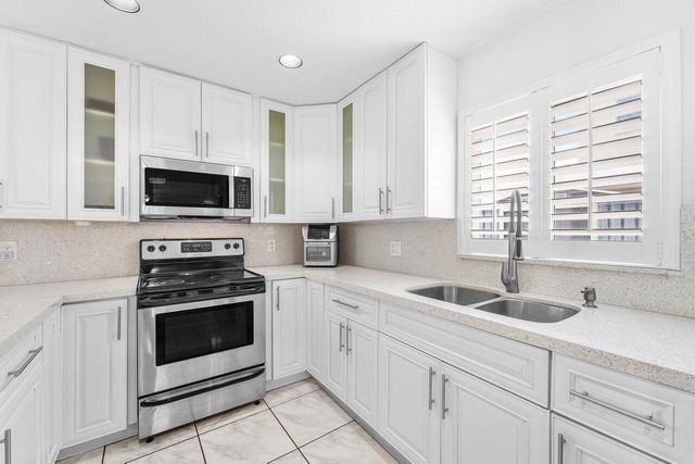 331 NW 101st Terrace, Pembroke Pines, FL 33026