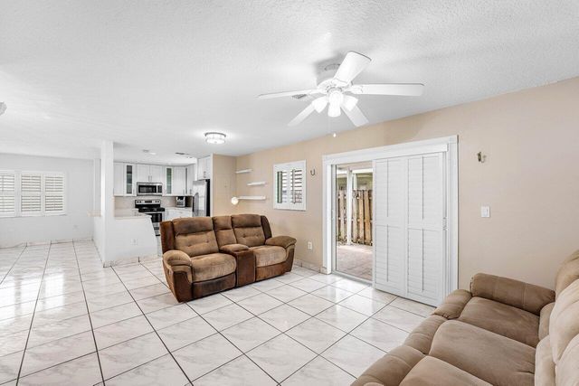 331 NW 101st Terrace, Pembroke Pines, FL 33026