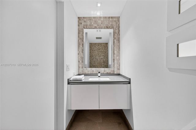 68 SE 6th St 3506, Miami, FL 33131
