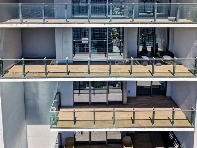 68 SE 6th St 3506, Miami, FL 33131
