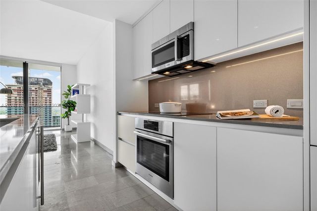 68 SE 6th St 3506, Miami, FL 33131