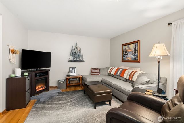 17502 51st Street Ct E, Lake Tapps, WA 98391