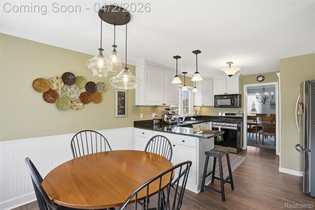 1433 Chestnut Lane, Rochester Hills, MI 48309