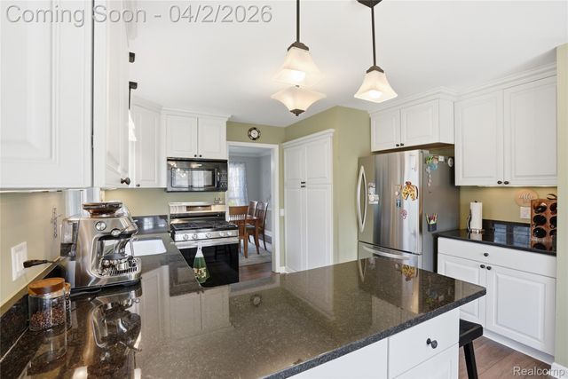 1433 Chestnut Lane, Rochester Hills, MI 48309