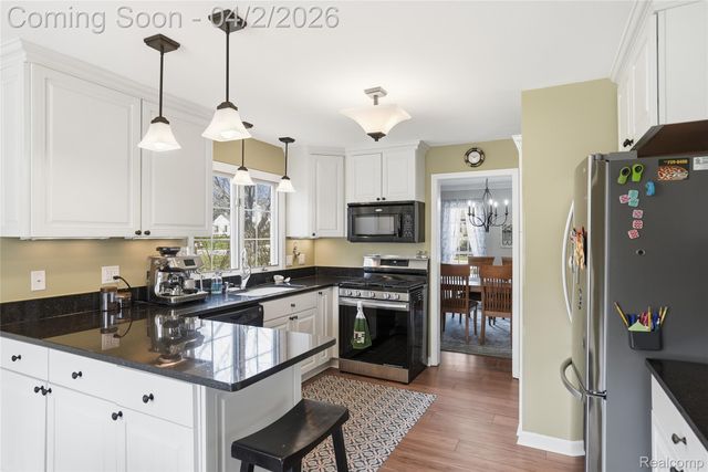 1433 Chestnut Lane, Rochester Hills, MI 48309