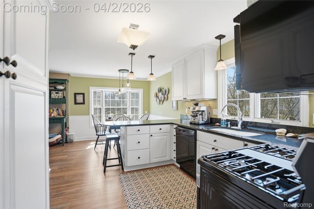 1433 Chestnut Lane, Rochester Hills, MI 48309