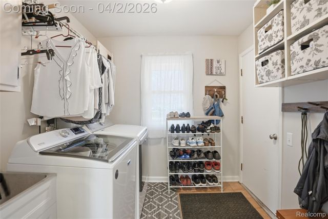 1433 Chestnut Lane, Rochester Hills, MI 48309