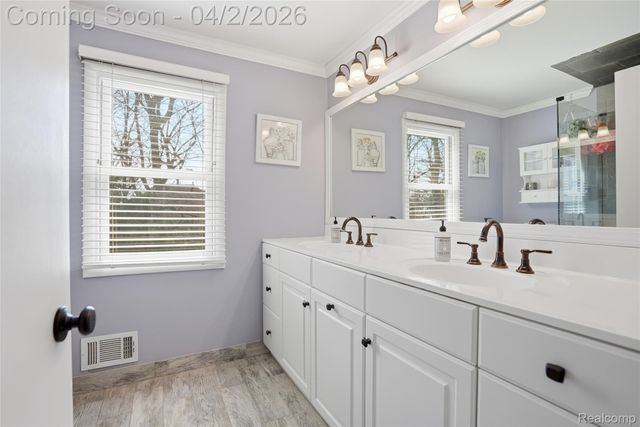 1433 Chestnut Lane, Rochester Hills, MI 48309