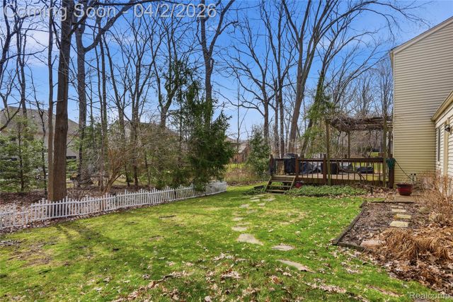 1433 Chestnut Lane, Rochester Hills, MI 48309