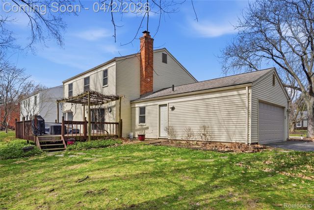 1433 Chestnut Lane, Rochester Hills, MI 48309