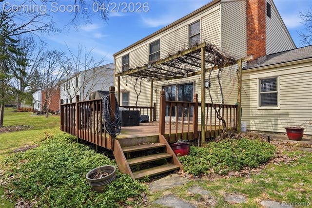 1433 Chestnut Lane, Rochester Hills, MI 48309