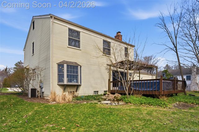 1433 Chestnut Lane, Rochester Hills, MI 48309