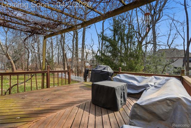 1433 Chestnut Lane, Rochester Hills, MI 48309