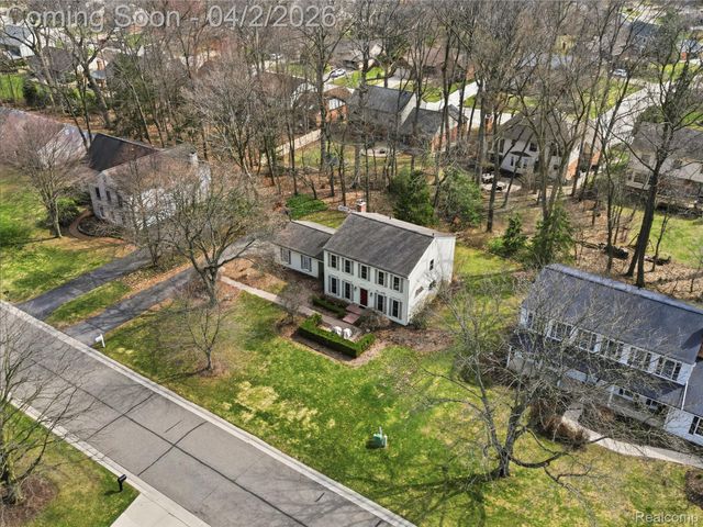 1433 Chestnut Lane, Rochester Hills, MI 48309