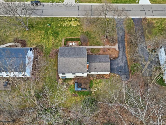 1433 Chestnut Lane, Rochester Hills, MI 48309