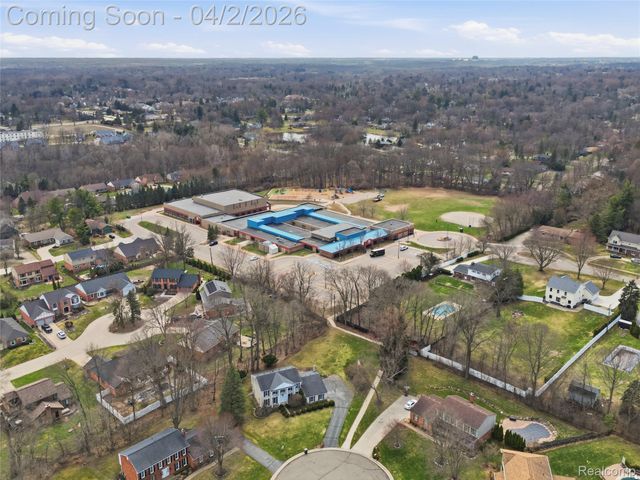 1433 Chestnut Lane, Rochester Hills, MI 48309