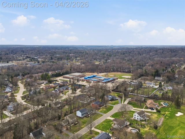 1433 Chestnut Lane, Rochester Hills, MI 48309