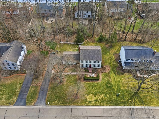 1433 Chestnut Lane, Rochester Hills, MI 48309