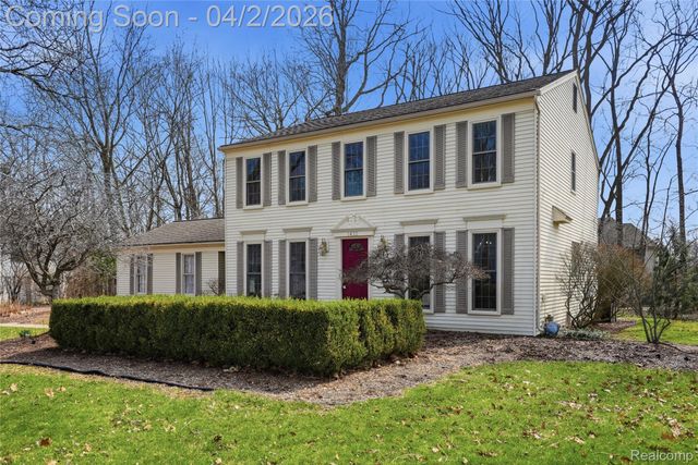 1433 Chestnut Lane, Rochester Hills, MI 48309