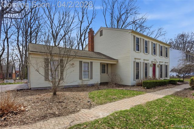 1433 Chestnut Lane, Rochester Hills, MI 48309