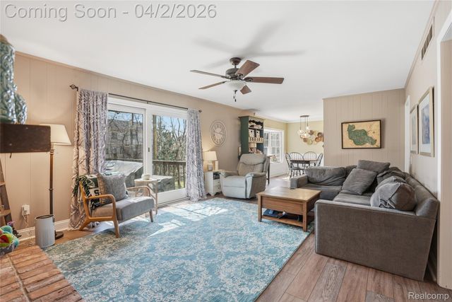 1433 Chestnut Lane, Rochester Hills, MI 48309