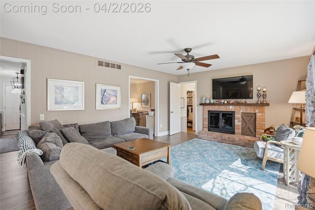 1433 Chestnut Lane, Rochester Hills, MI 48309