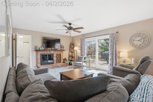 1433 Chestnut Lane, Rochester Hills, MI 48309