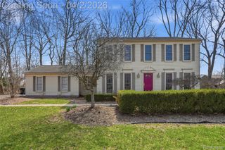 1433 Chestnut Lane, Rochester Hills, MI 48309