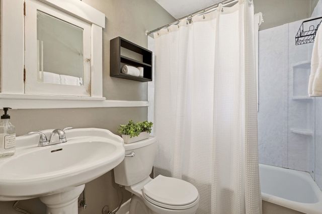 3818 N E St, Spokane, WA 99205