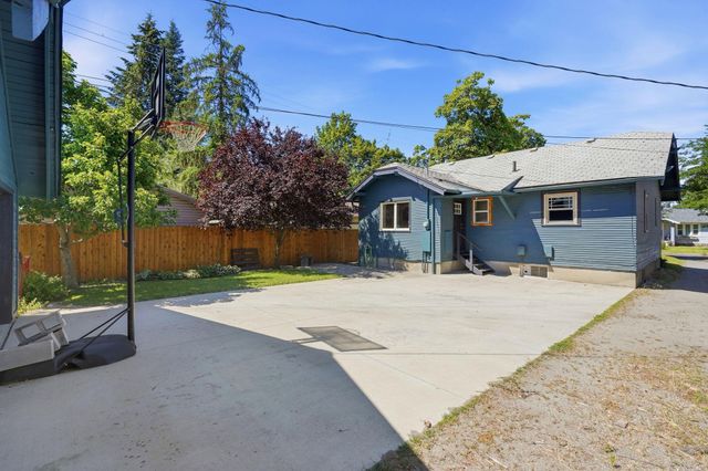 3818 N E St, Spokane, WA 99205