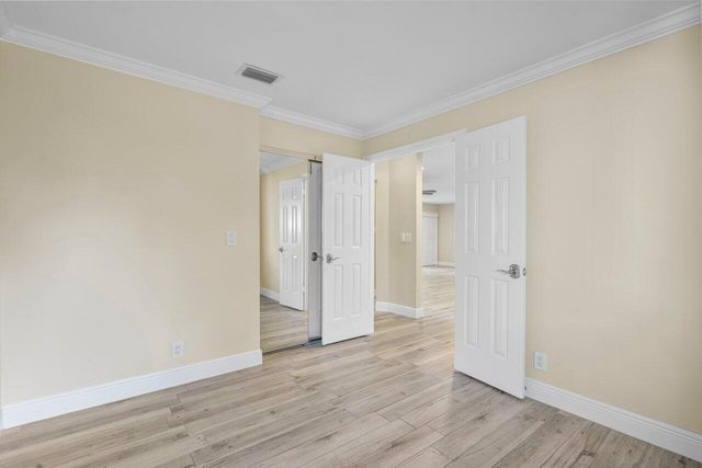 11 Lexington Lane E C, Palm Beach Gardens, FL 33418