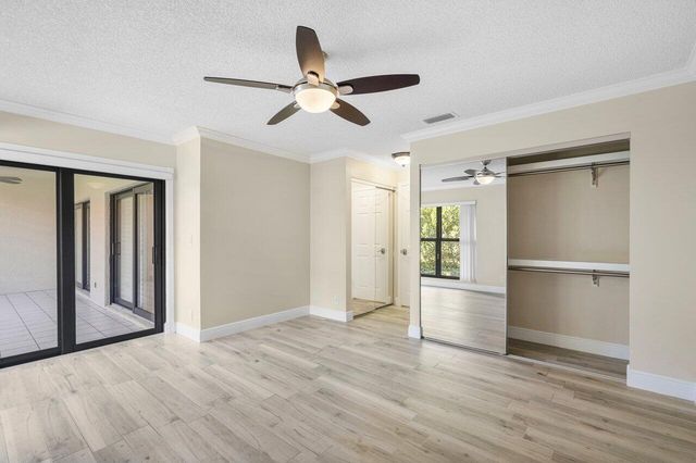 11 Lexington Lane E C, Palm Beach Gardens, FL 33418