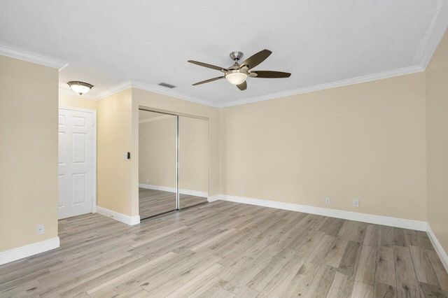 11 Lexington Lane E C, Palm Beach Gardens, FL 33418