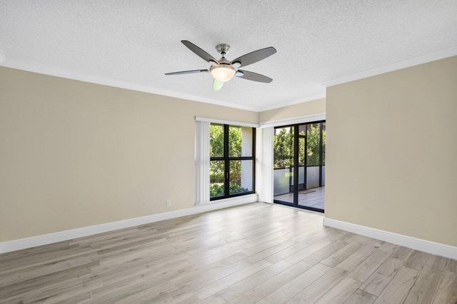 11 Lexington Lane E C, Palm Beach Gardens, FL 33418