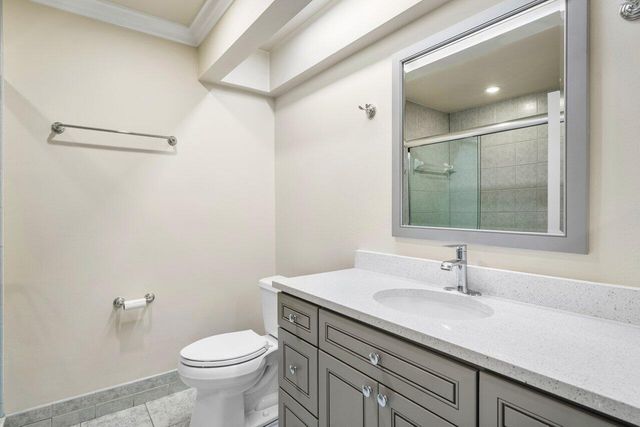 11 Lexington Lane E C, Palm Beach Gardens, FL 33418