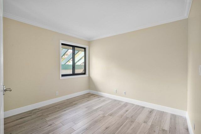 11 Lexington Lane E C, Palm Beach Gardens, FL 33418