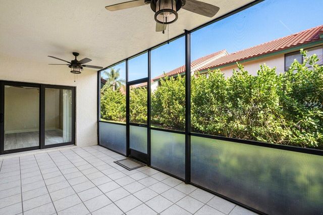 11 Lexington Lane E C, Palm Beach Gardens, FL 33418