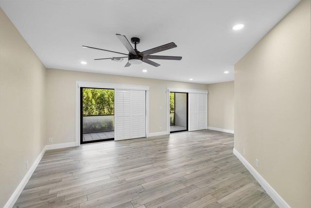 11 Lexington Lane E C, Palm Beach Gardens, FL 33418