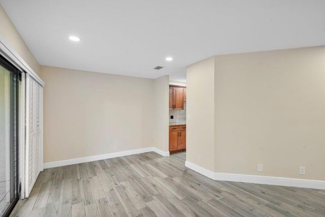 11 Lexington Lane E C, Palm Beach Gardens, FL 33418