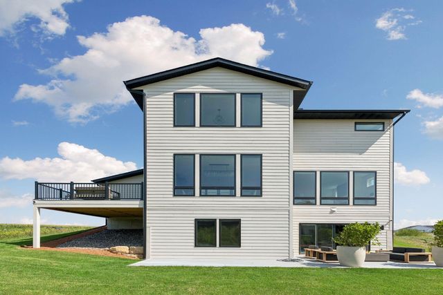 19503 Hammock Avenue, Lakeville, MN 55044