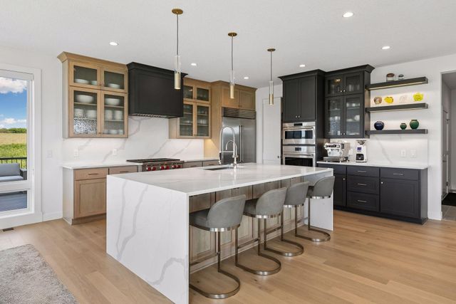 19503 Hammock Avenue, Lakeville, MN 55044