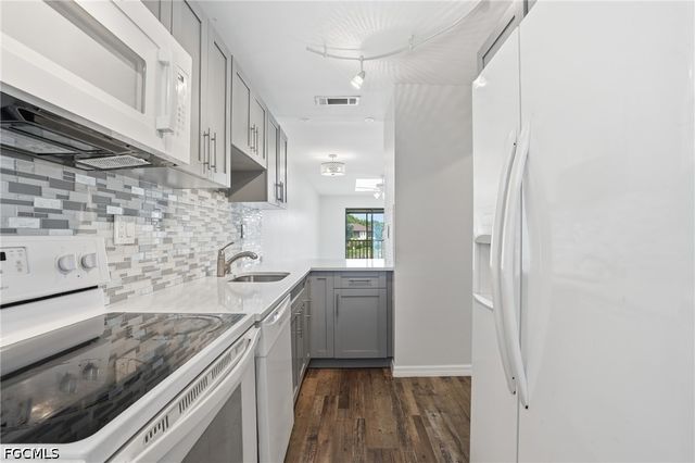 5323 Treetops DR T203, Naples, FL 34113